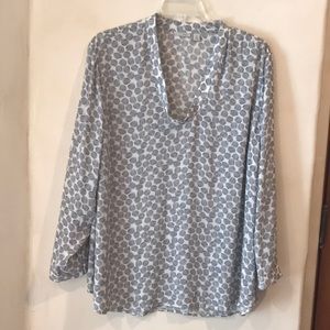 Great swoop neck blouse in a fun hip print s.22W